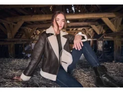 2 Geribde dames shirts