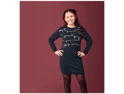 Feestelijk gebreid meisjesjurkje