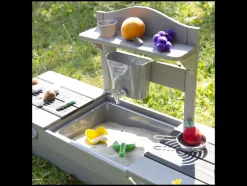 2-in-1 balkon zandbak met speelgoed keuken