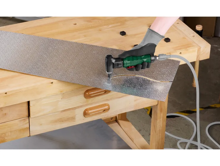 Perslucht knabbelschaar, naaldbikhamer of -onderhoudseenheid