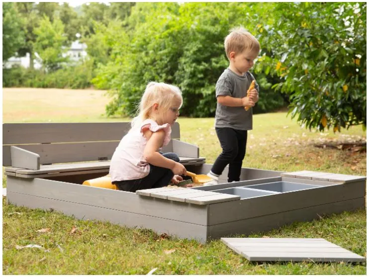 Zandbak met opklapbare zitbank