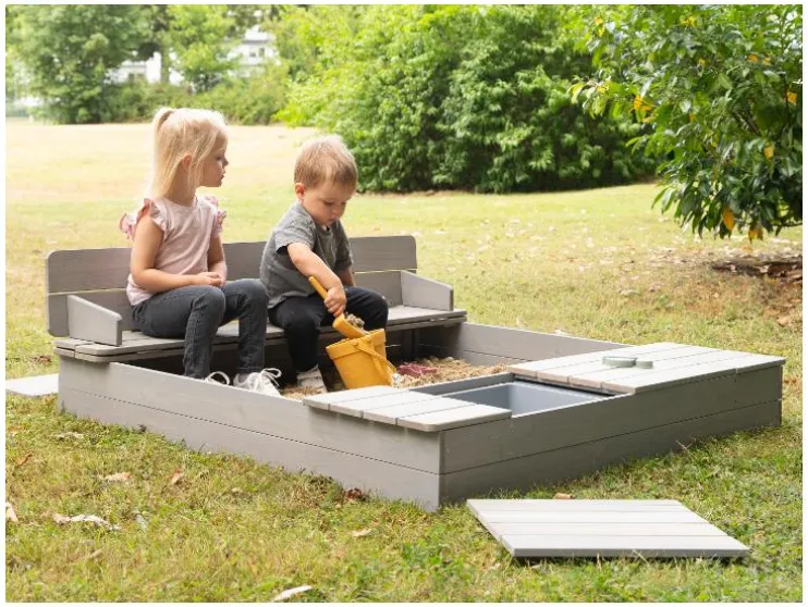 Zandbak met opklapbare zitbank